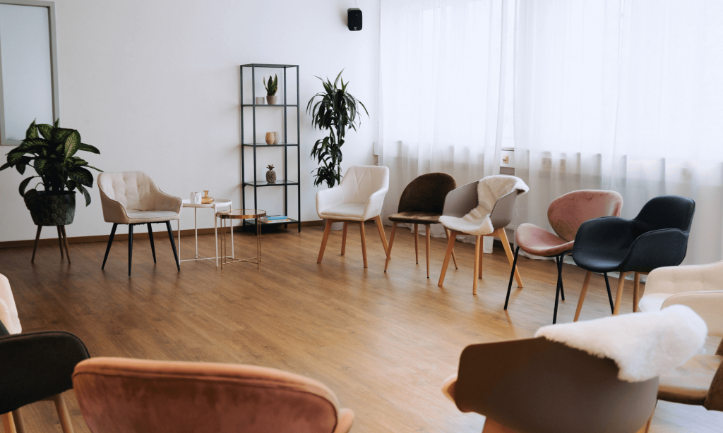 Mind Move Coworking Mietlocation München Seminarraum Meetingraum Tageslichtstudio Aufbau Seminar Ausbildung Supervision