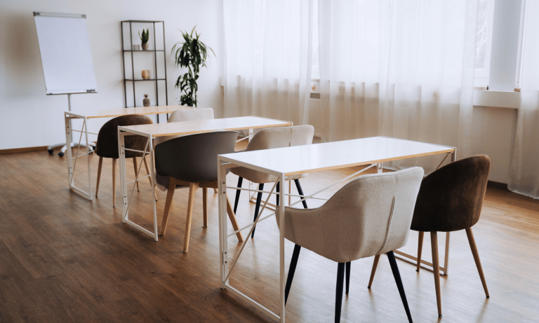 Mind Move Coworking Mietlocation München Seminarraum Meetingraum Tageslichtstudio Aufbau Meeting Seminar Ausbildung