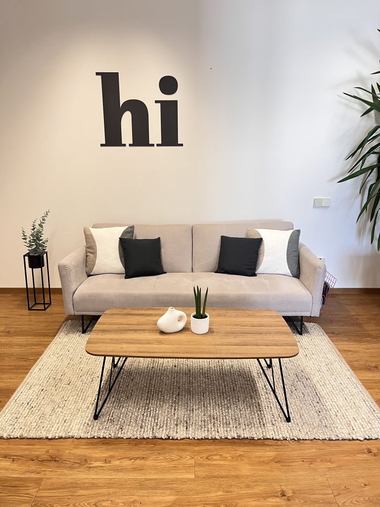 MindMove Coworking Mietlocation Mietstudio München Seminarraum Tageslichtstudio Meetingraum Eingangsbereich Lounge