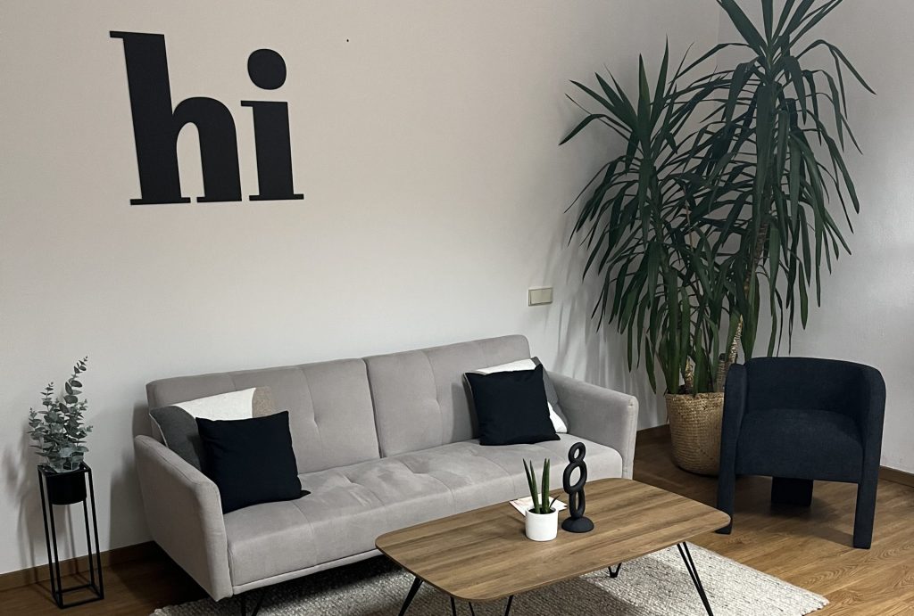 MindMove Coworking Mietlocation Mietstudio München Seminarraum Tageslichtstudio Meetingraum Eingangsbereich Lounge