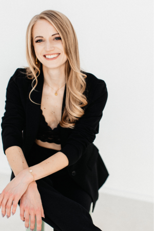 Laura Apel Portrait